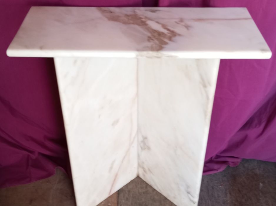Mesa pequena de mármore