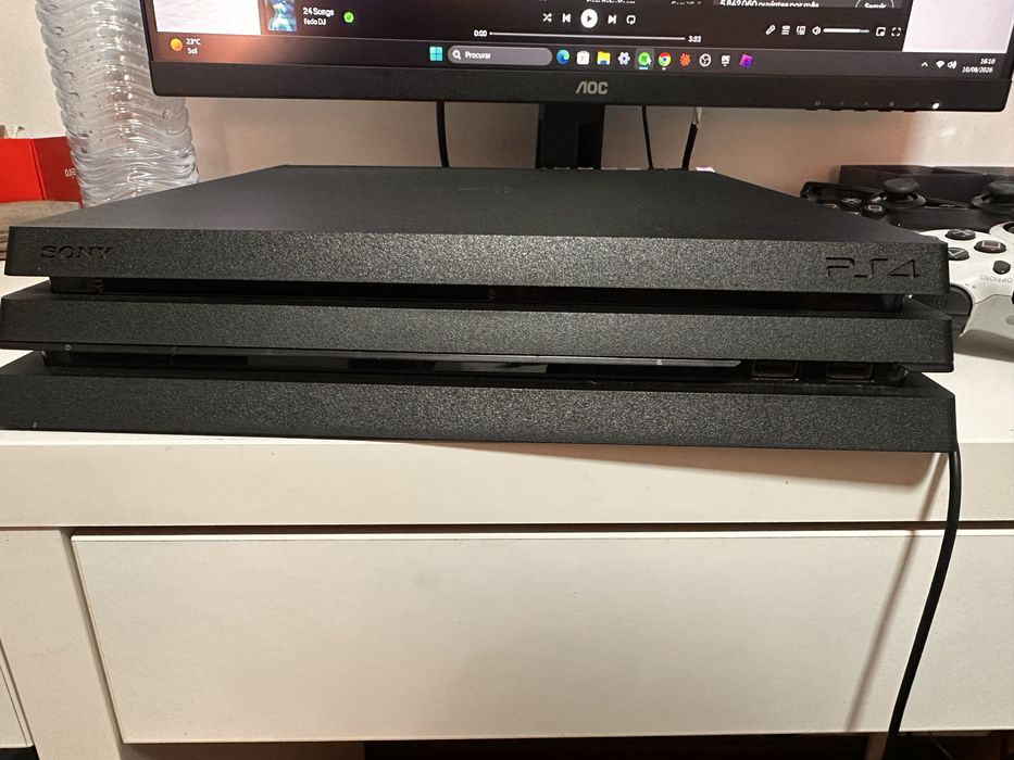 PlayStation 4 PRO 1TB.    PS4 PRO