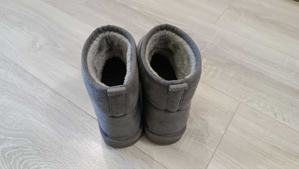 Продам      угги.