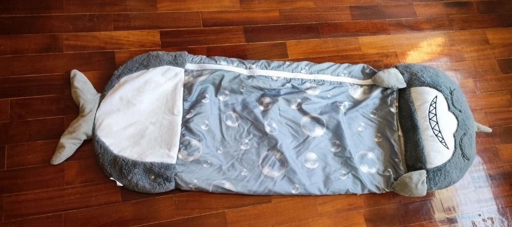 DormiLocos | Saco cama - peluche Baby Shark