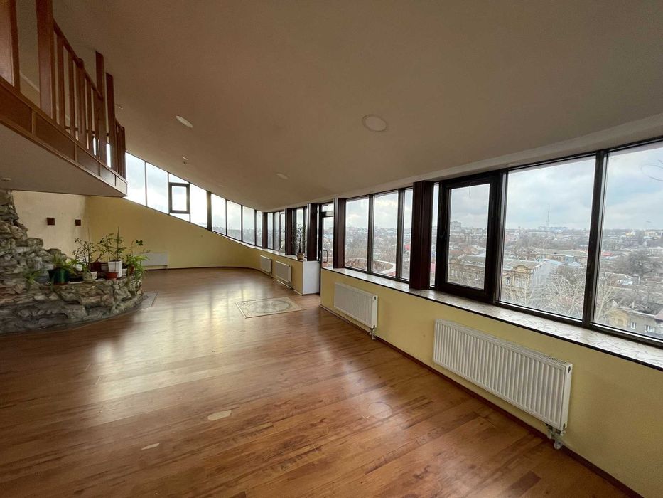 Центр Спаська офіс в бізнес-центрі 238 кв.м. ремонт ціна 150 тис.у.о.