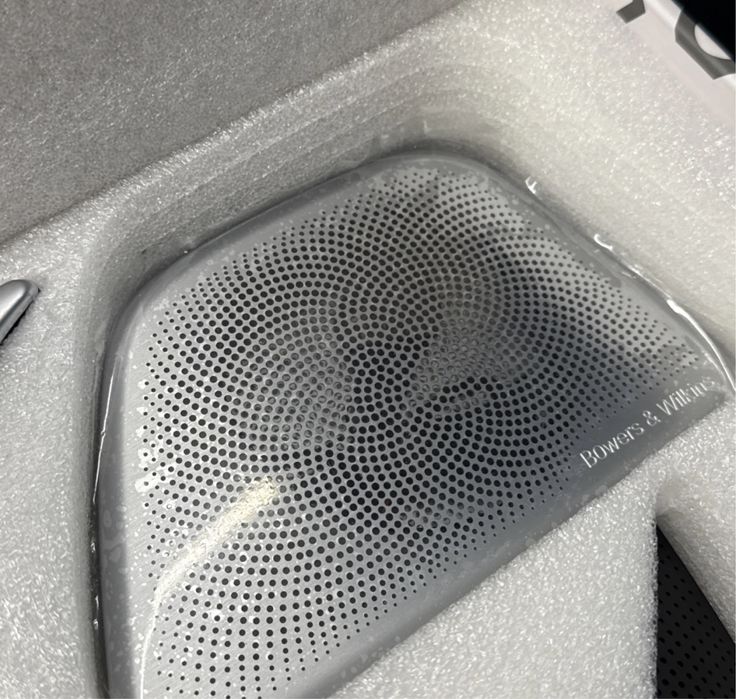 Комплект сіток Bowers&Wilkins з підсвіткою BMW G32 6GT 630i X5 G05 G07