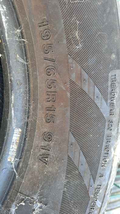 Dois pneus como novos  195/65 R 15  91V