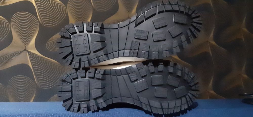 Із США чоловічі кросівки 44 Tommy  Boss подарунок новий рік кроссовки