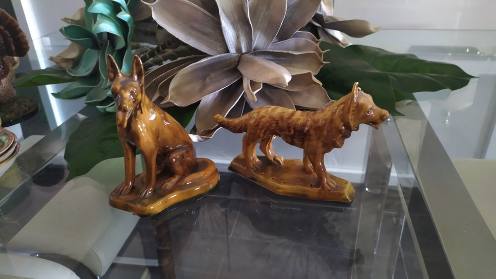 Conjunto de louça muito antiga 2 cães