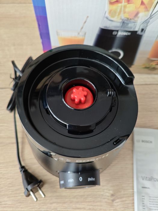Blender Bosch serie 4, jak nowy 1200W, komplet