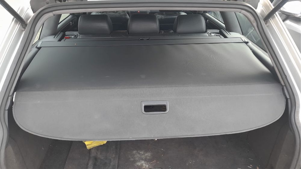 Chapeleira de Audi A6 c5 do ano 2000 a 2005 de cor preta impecável.