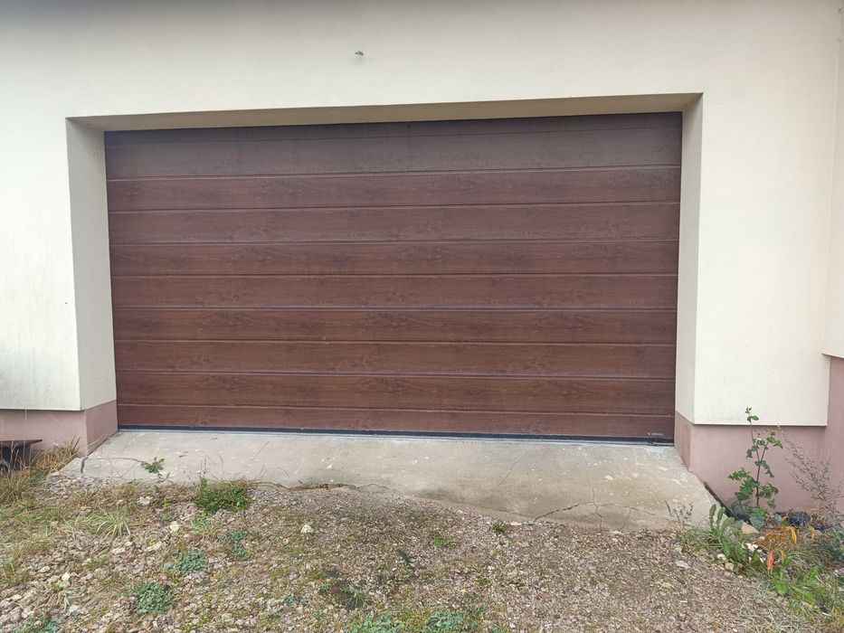 Brama Garażowa Wiśniowski 4500 x 2460 Okleina Orzech