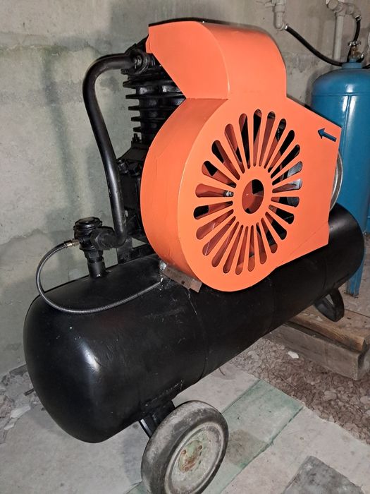 Компрессор 650л/хв. Ресивер 120л.Тиск 10Атм. 4кВт.380v. .