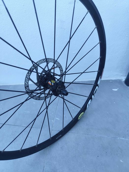 Aro 26 dianteiro com disco MAVIC CROSS