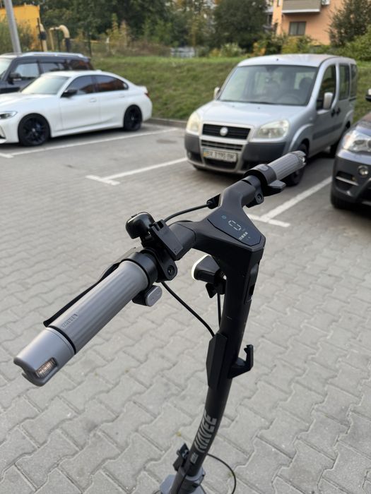 Електричний самокат Navee ST3 Pro