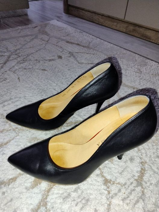 Buty na obcasie czarne firmy Ryłko Estima