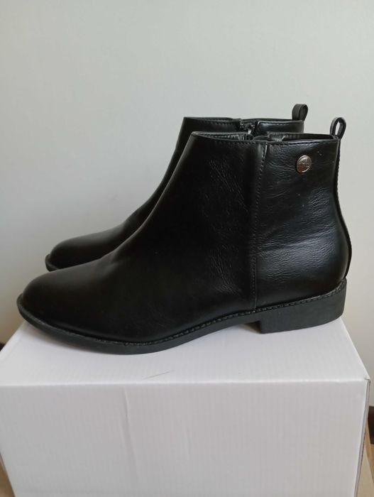 Botki damskie przejściowe Fitflop rozmiar 40.