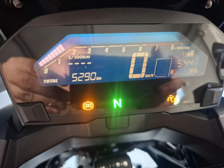 Honda Nc 750X muito  equipada