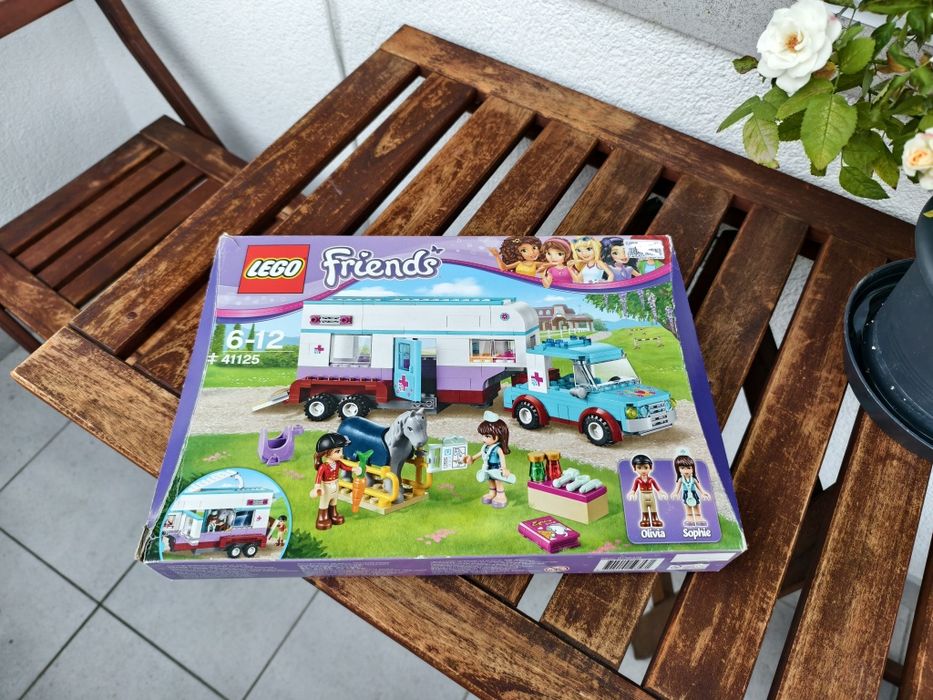 LEGO 41125 Friends - Przyczepa lecznicza dla koni