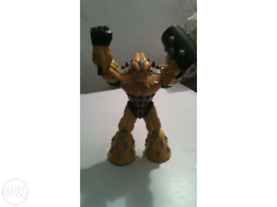 Bonecos dos gormiti que imitem sons