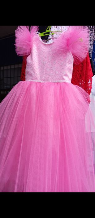 Розпродаж дитячих святкових суконь