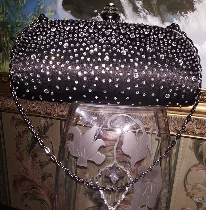 Женская сумочка - клатч в стразах, на цепочке.