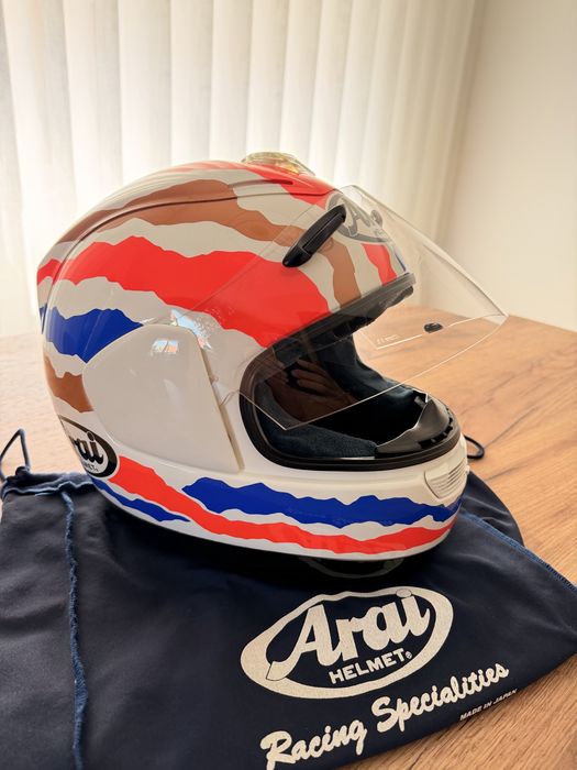 Capacetes Arai e Shoei