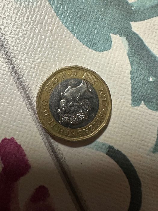 Moeda one pound 2017