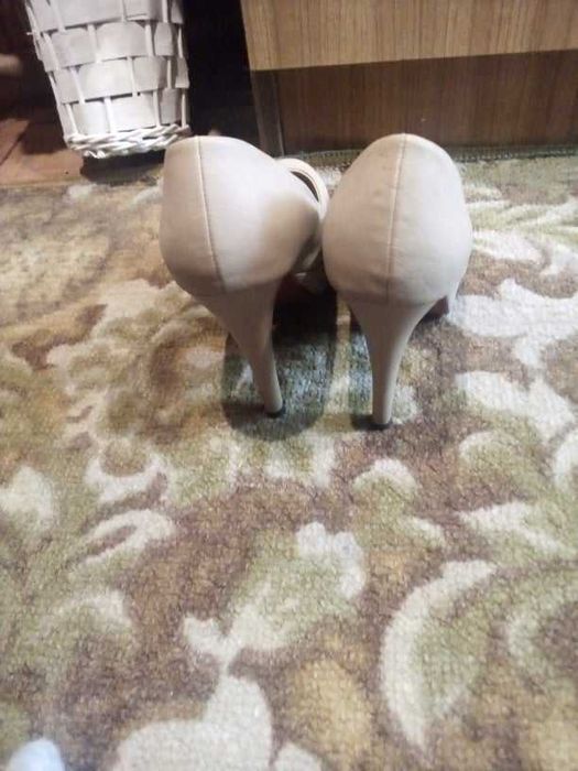 Sprzedam buty na szpilku