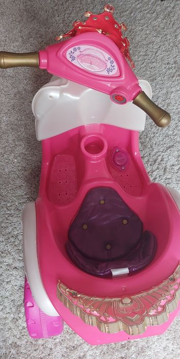 SCOOTER ELÉTRICA Feber Disney Princess 6V - 80€