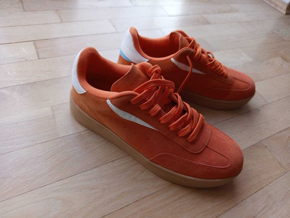 Pomarańczowe buty Bershka
