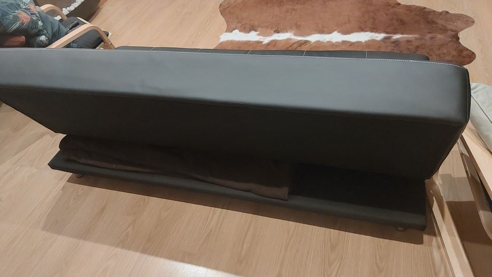 Sofá preto pele sintética