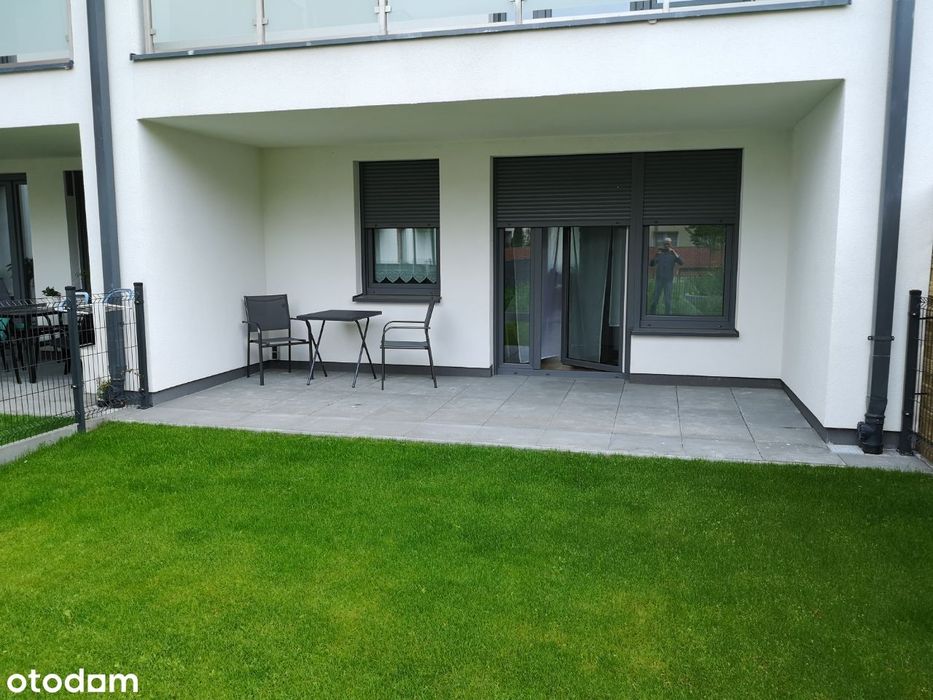 Nowy przestronny apartament z ogródkiem i garażem