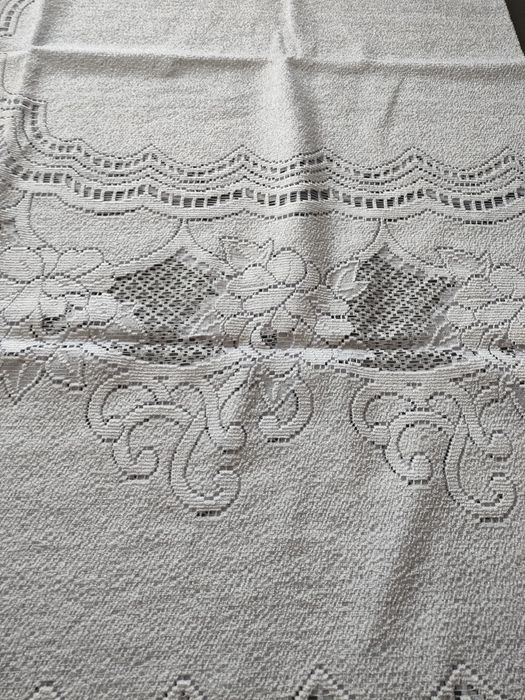 MEGA WYWÓZ - Piękny duży obrus z haftem 230x115 cm