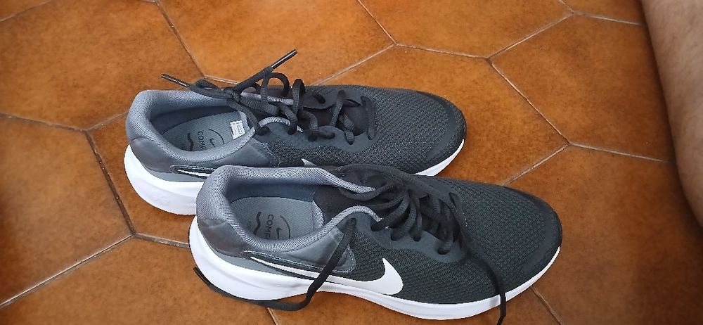 Tenis masculino Nike revolution 7