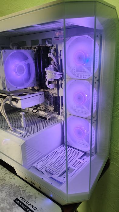 MSI ПК в сборе в белом цвете