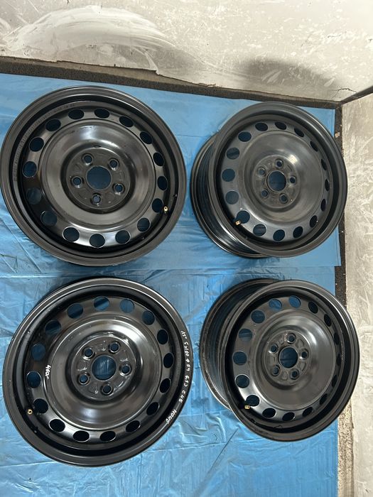 Felgi Stalowe Toyota R 15 5x100 otwór 54 Nowe