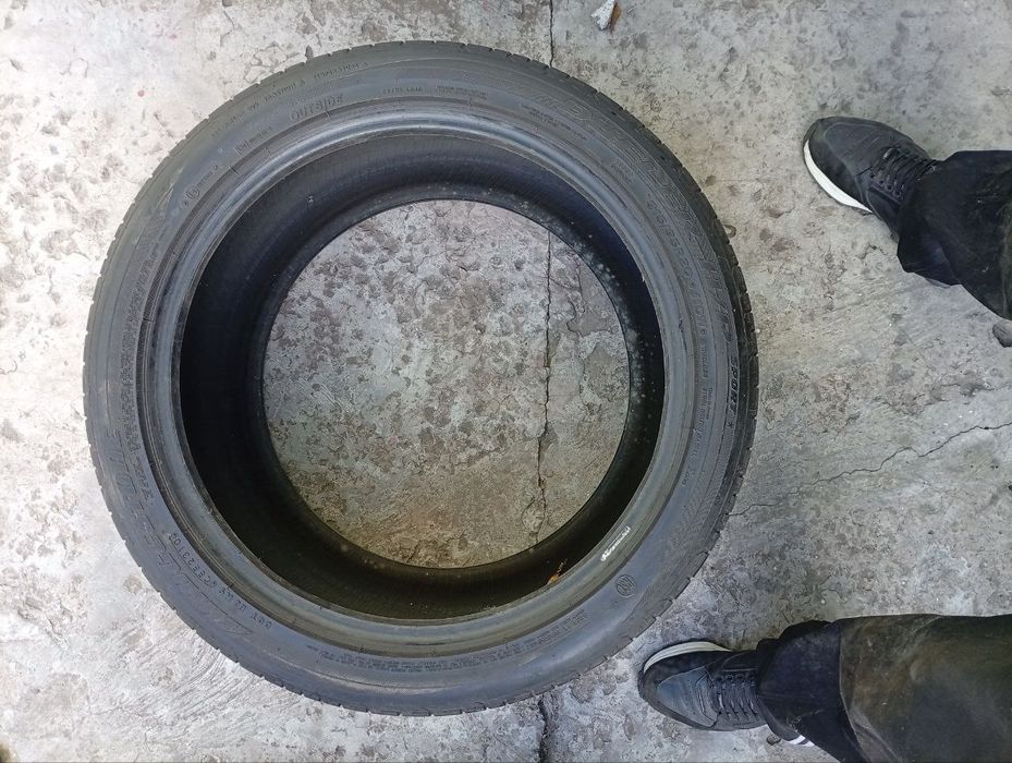 Продам пару шин Bridgestone 315/35 R20 (б/у)