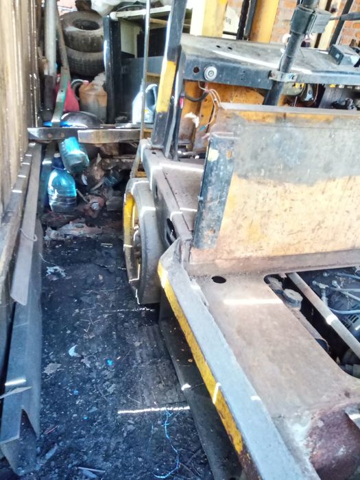 вилочний навантажувач ЕВ 717 виробництва Болгарія