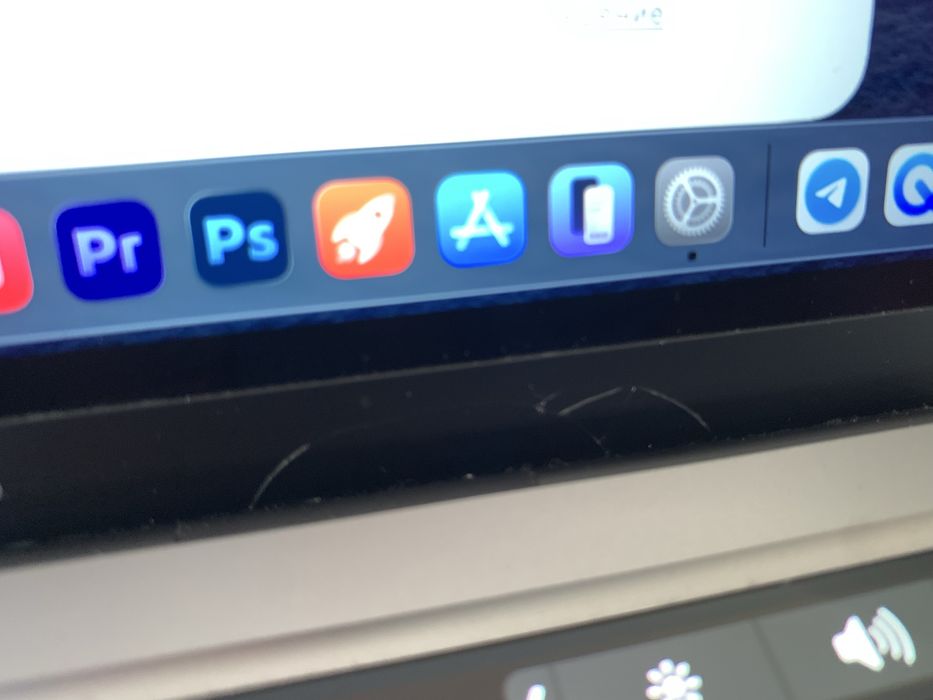 Macbook pro M1 (2020) 8/256