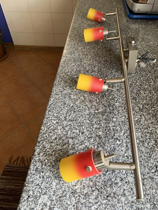 Candeeiro de tecto de quatro focos