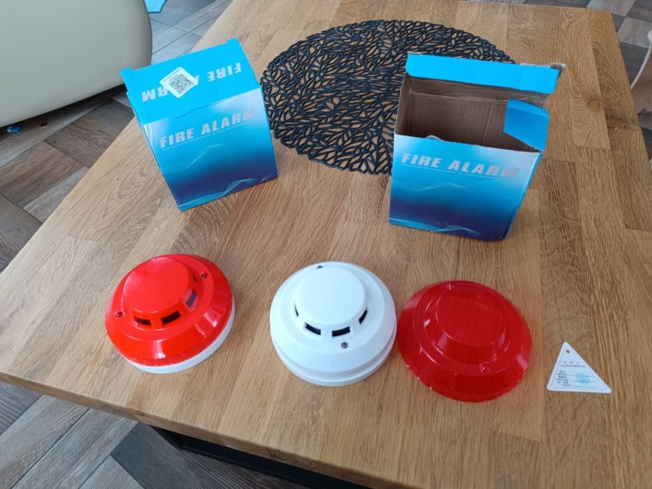 Przewodowy CZUJNIK DYMU, CZUJKA, DETEKTOR ognia. Nowe - 2 szt.