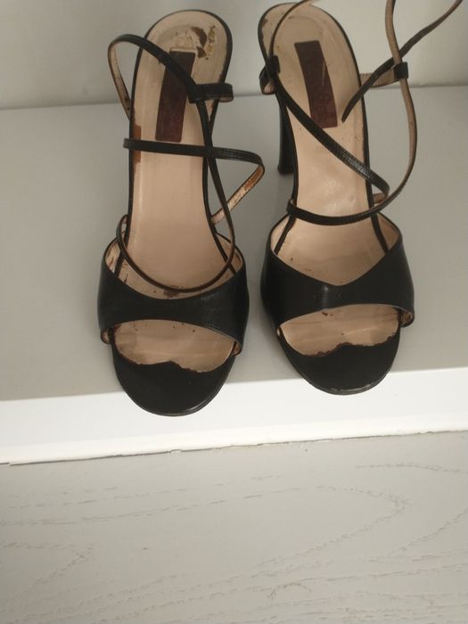 Czarne skórzane sandały na obcasie.Rozmiar 38.