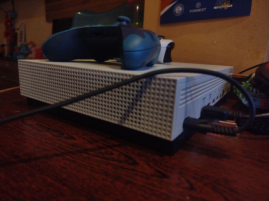 Продаю Xbox one s