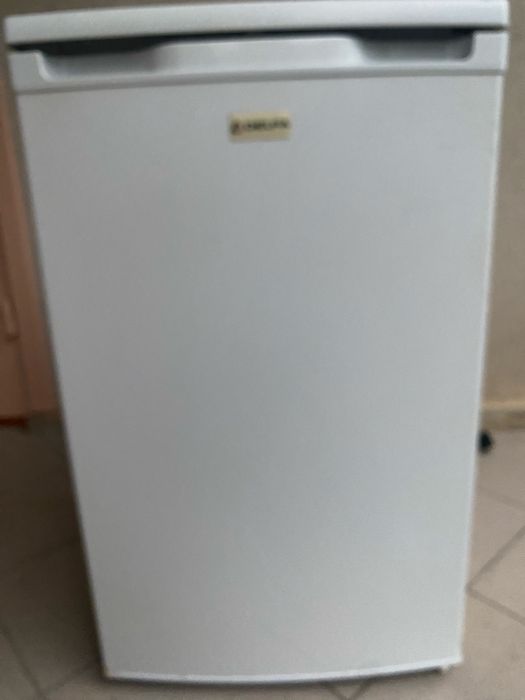 Продам маленький холодильник
