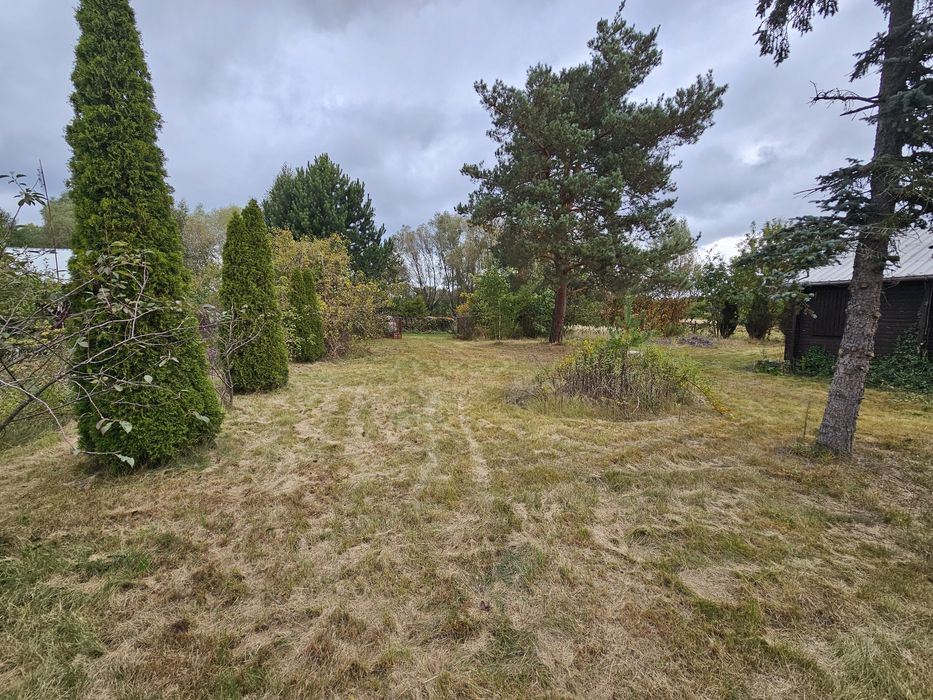 Sprzedam działkę rekreacyjno-budowlaną 1000 m2 plus zabudowania