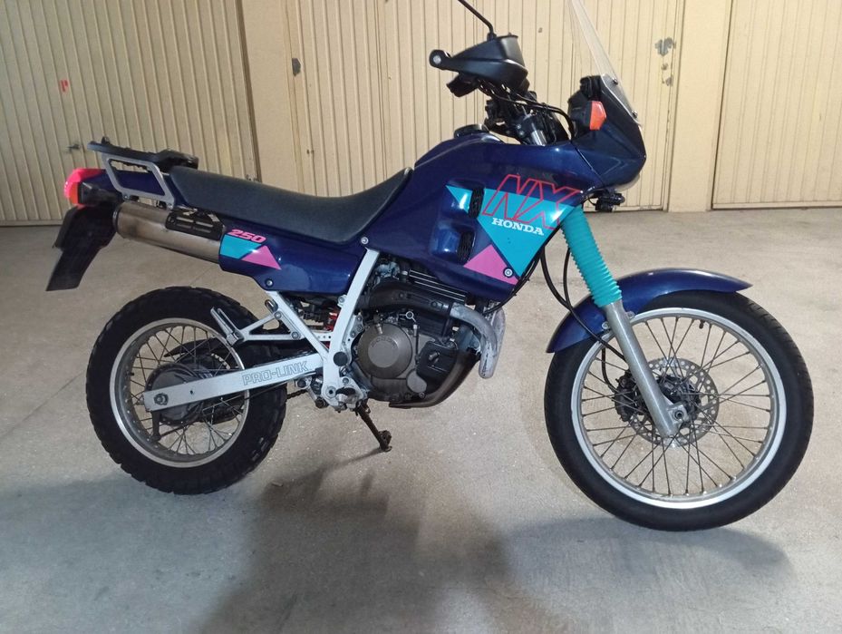Honda NX 250 fiável, em ótimo estado