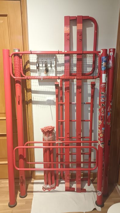 Beliche em aço SEM estrados e colchões
Toda em a