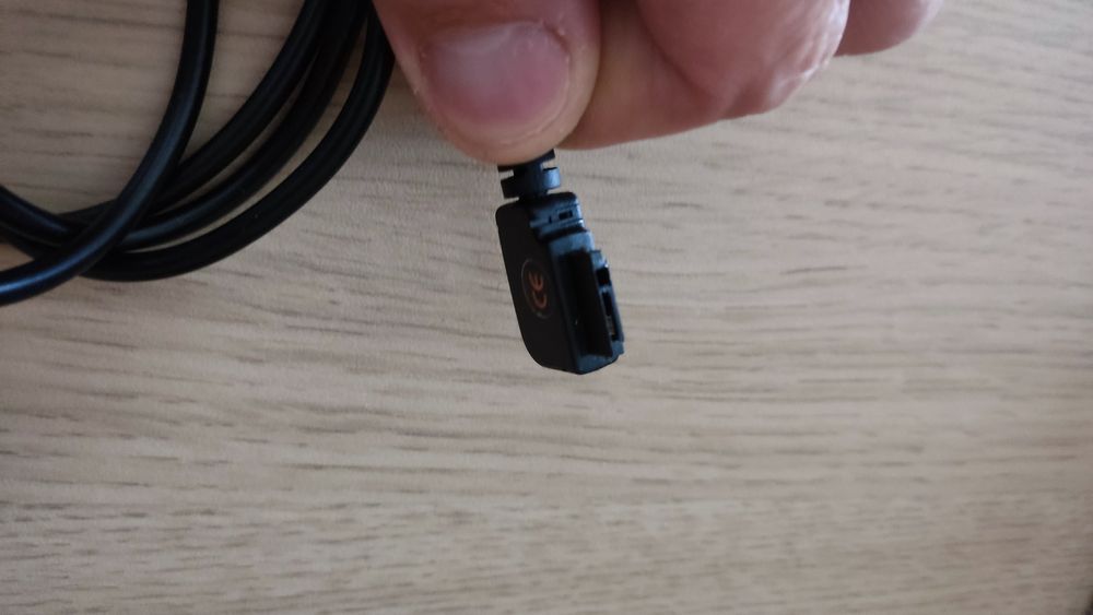 Cabos USB de dados Samsung/ Motorola/ Sharp - 3 euros cada