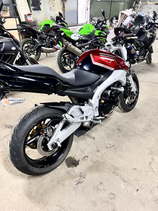 Японський мотоцикл Suzuki GSR 600 з Японії