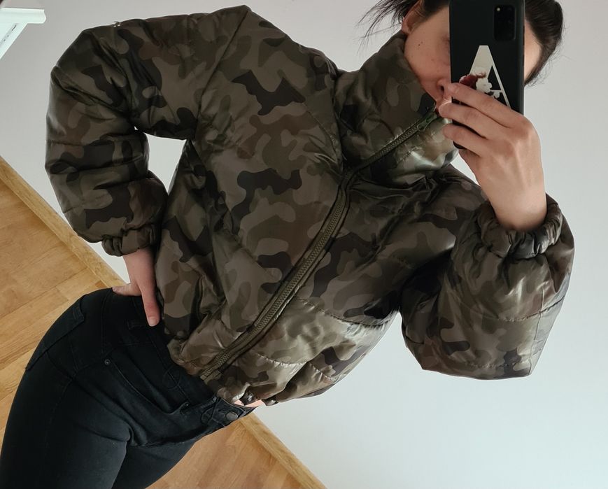 Krótka kurtka bomberka