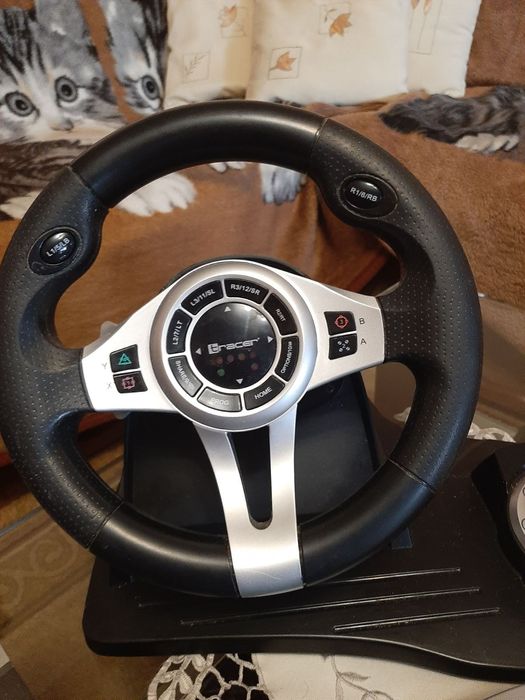 Ігровий руль із перемикачем передач t-racer