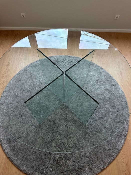 Mesa de jantar redonda em vidro temperado 140cm