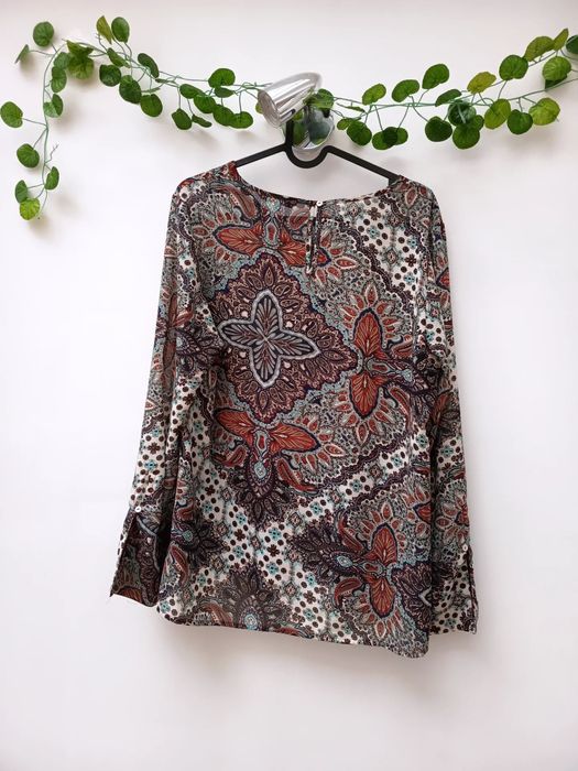 Blusa Fina com Cornucópias